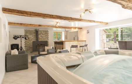 G&icirc;te n&deg;1374 VALAMBRAY - Calvados - Le Domaine de Valmeray - Espace d&eacute;tente, non privatif dans un b&acirc;timent annexe, avec spa (20 euros l'heure limit&eacute; &agrave; 3 s&eacute;ances pendant le s&eacute;jour)