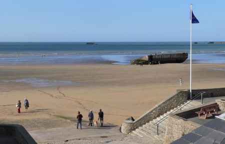 CALE NEPTUNE - VUE DE LA CHAMBRE -ACCES PAR DIGUE MER A 20 METRES DU GITE
. Gîte n°2359 Arromanches-les-Bains - Calvados - CALE NEPTUNE - VUE DE LA CHAMBRE -ACCES PAR DIGUE MER A 20 METRES DU GITE
.