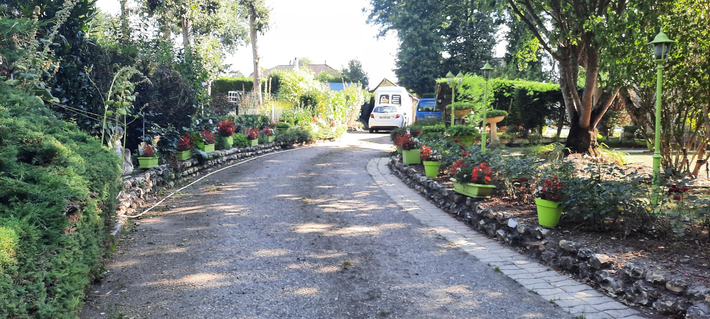 Entree de la propreté ou sera votre vehicule clos et securise photo 21