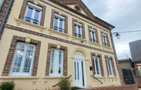 G&icirc;te n&deg;1530 La Neuve-Lyre - Eure - l'&eacute;l&eacute;gante fa&ccedil;ade