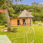 Jardin Normand pour un pique-nique en famille sous les pommiers ! Jardin Normand pour un pique-nique en famille sous les pommiers !