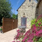 Un g&icirc;te cosy avec sa terrasse fleurie, l'endroit id&eacute;al pour savourer l'&eacute;t&eacute; en toute s&eacute;r&eacute;nit&eacute;