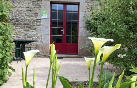 G&icirc;te n&deg;G786 Pontorson - Manche - Petit g&icirc;te cosy &agrave; l'&eacute;tage, Terrasse ensoleill&eacute;e et fleurie
