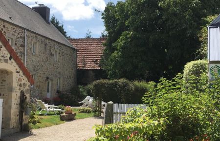 G&icirc;te n&deg;G436 Bricquebec-en-Cotentin - Manche - Vous disposez d'un terrain privatif et clos.