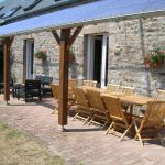 Terrasse expos&eacute;e sud, pelouse