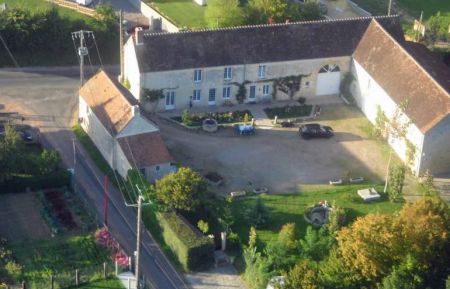depuis la prise de vue,l'enfouissement des réseaux et la réalisation de trottoirs a considérablement amélioré l'esthétique et le cadre de la ferme de l'Ormel Chambre d'hôtes n°G1282 Monts-sur-Orne - Orne - depuis la prise de vue,l'enfouissement des réseaux et la réalisation de trottoirs a considérablement amélioré l'esthétique et le cadre de la ferme de l'Ormel