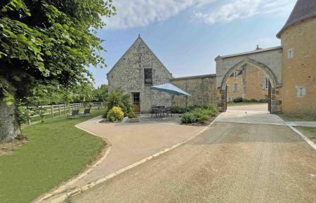 G&icirc;te n&deg;G775 Mauves-sur-Huisne - Orne - Terrasse et entr&eacute;e