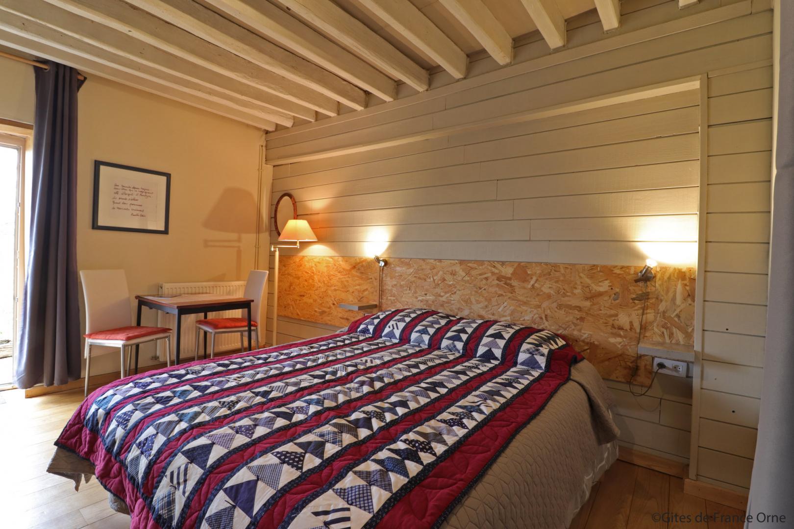 chambre avec 2 lits 1 personne jumelables avec sur Matelas . photo 2