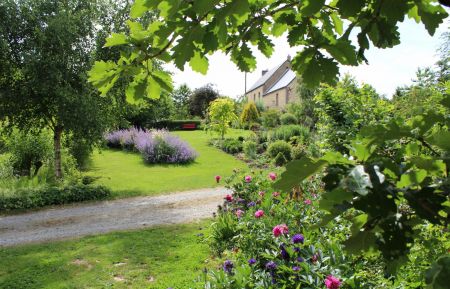 Chambre d'h&ocirc;tes n&deg;G1249 Mah&eacute;ru - Orne - dix ans du jardin juin 2017
