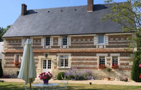 G&icirc;te n&deg;G1259 Gerville - Seine-Maritime - Le manoir de la Villecoqui&egrave;re en &eacute;t&eacute;