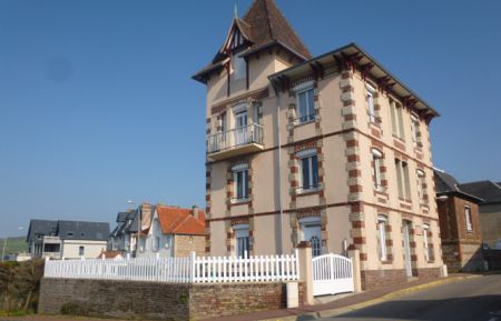 G&icirc;te n&deg;G9286 Hautot-sur-Mer - Seine-Maritime - Vue d'ensemble du b&acirc;timent abritant le g&icirc;te 