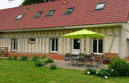 Façade du gîte avec Terrasse Gîte n°G6069 La Ferté-Saint-Samson - Seine-Maritime - Façade du gîte avec Terrasse